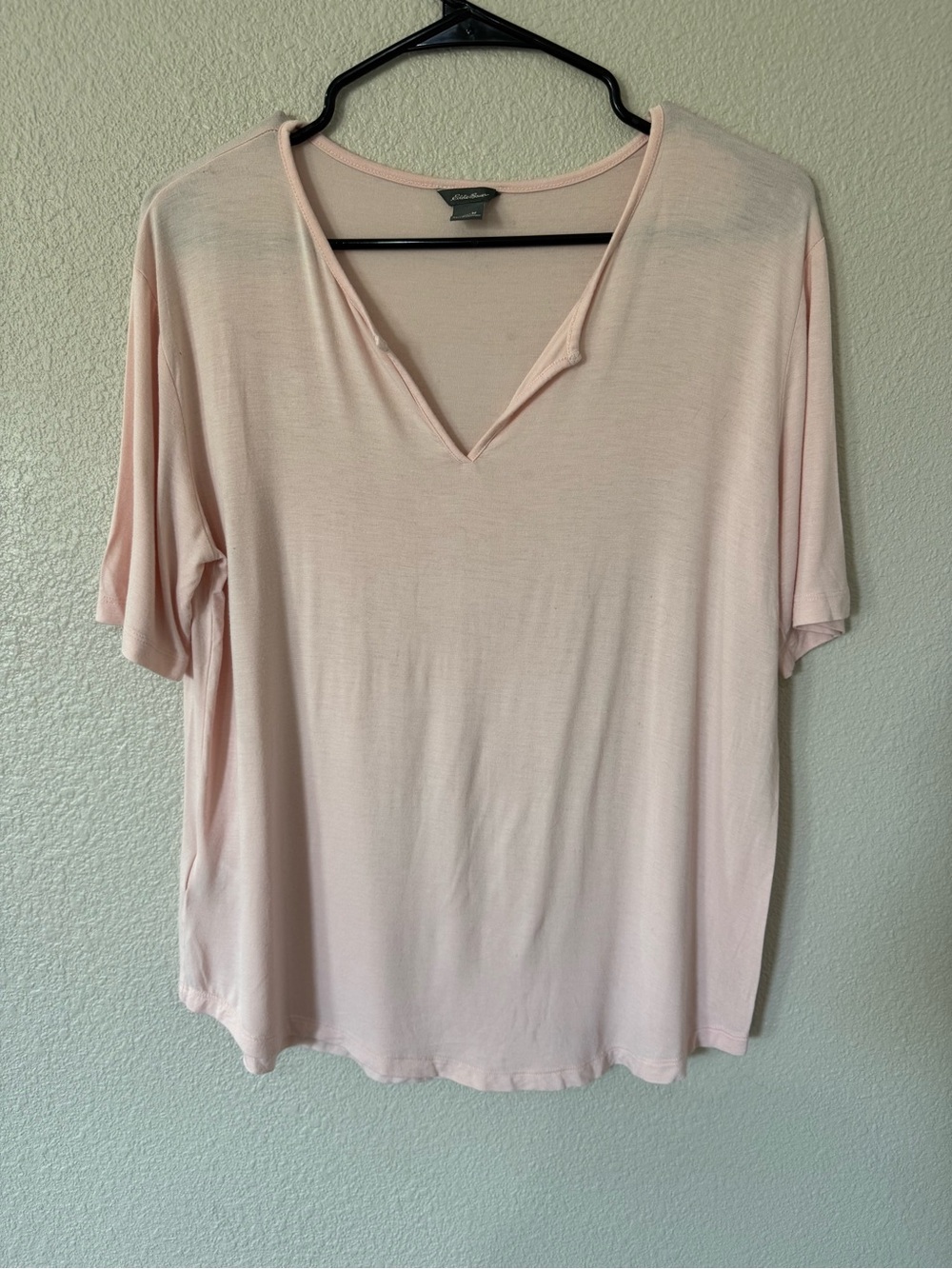Eddie Bauer Blush Pink V Neck Tee Women’s Medium ECOVERO Soft Stretch Top